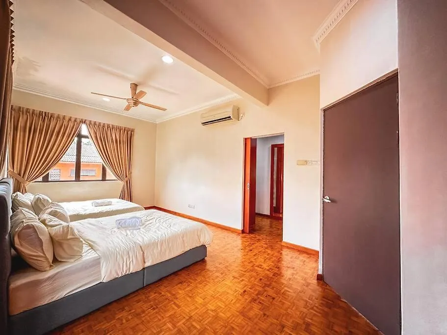 Holiday home Jb Gatheringhouse Bungalow 5Bedroom 12Pax Johor Bahru