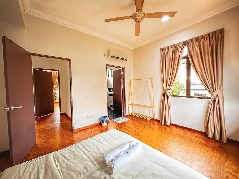 Jb Gatheringhouse Bungalow 5Bedroom 12Pax Johor Bahru Holiday home