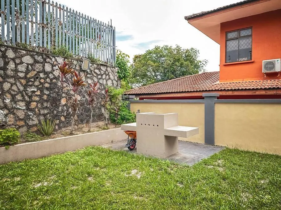 Holiday home Jb Gatheringhouse Bungalow 5Bedroom 12Pax Johor Bahru